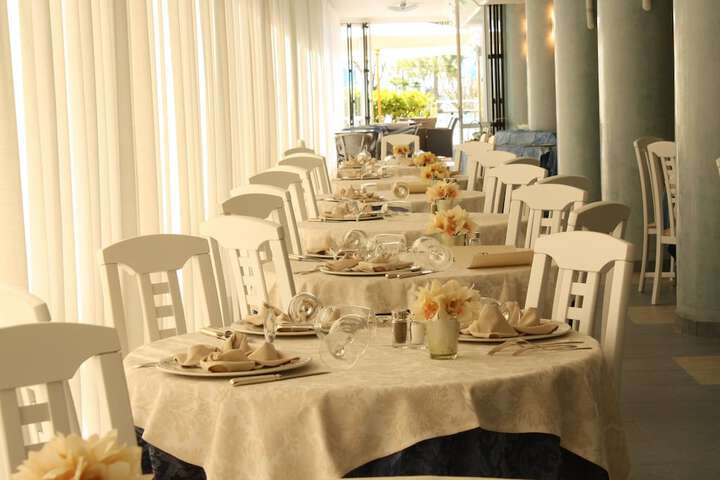Dining 39 of 68