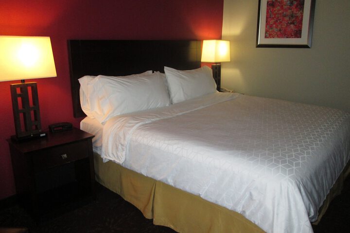 1 King Bed (19 of 32)