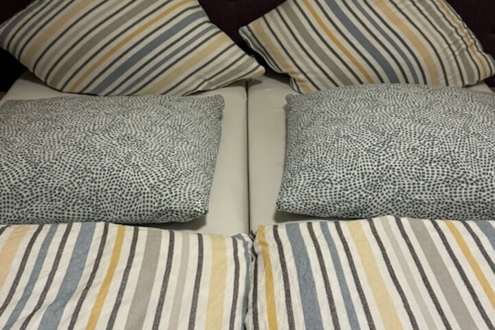 Room 12 of 16