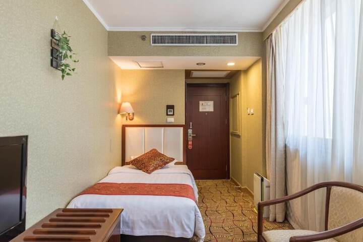 Room 15 of 60