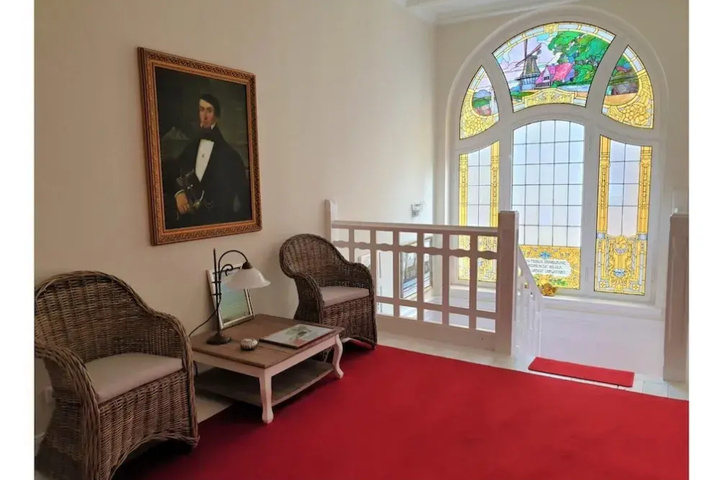 Room 2 of 17