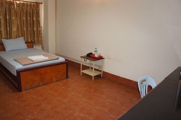 Room 12 of 32