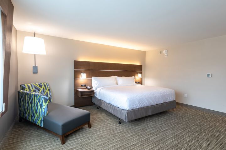 Standard | King Bed (6 of 11)