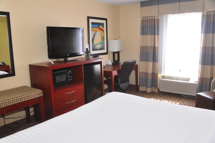 1 King Bed (7 of 19)