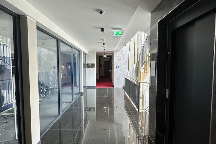 Ballroom/Hall 71 of 100