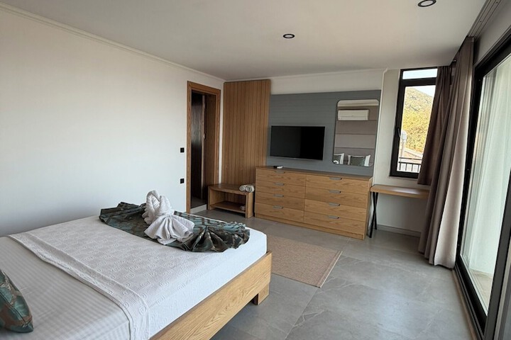 Room 12 of 39