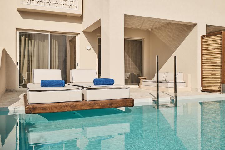 Pool 115 of 212