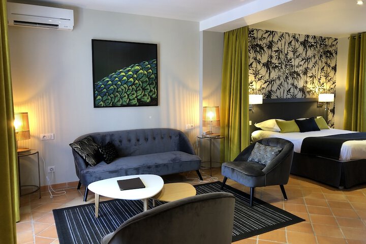 Lounge 58 of 80