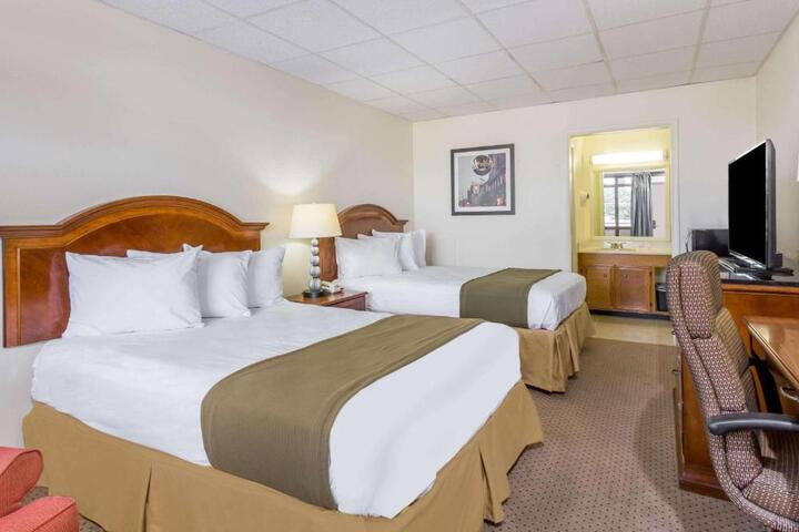 2 Double Beds (4 of 7)