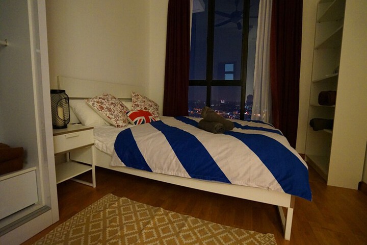 Room 33 of 106