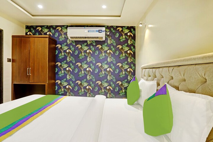 Room 16 of 32