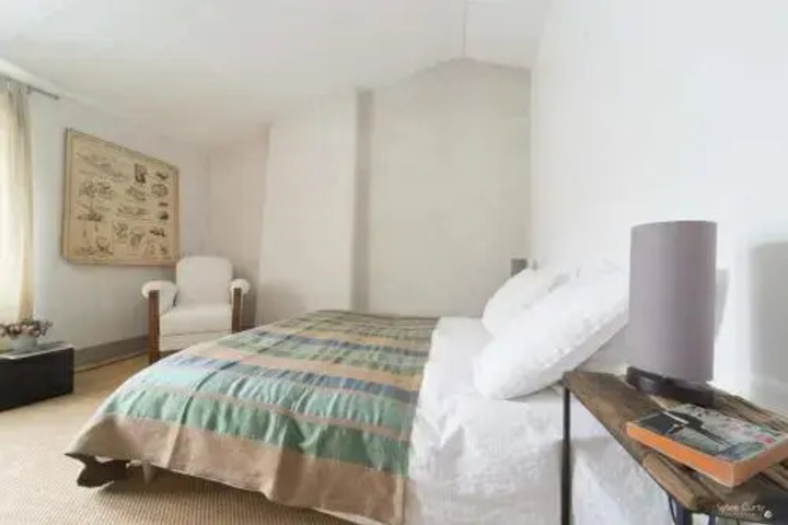 Room 4 of 13