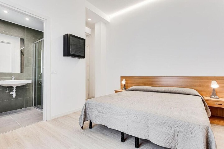 Room 15 of 31