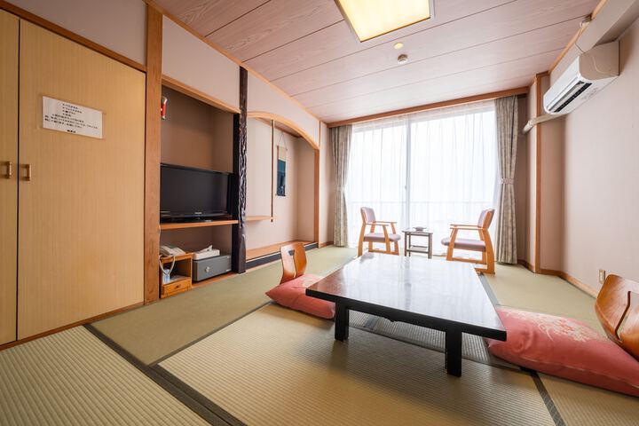 Room 6 of 32