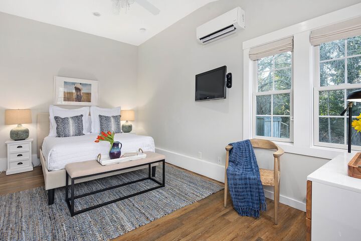 Room 28 of 143