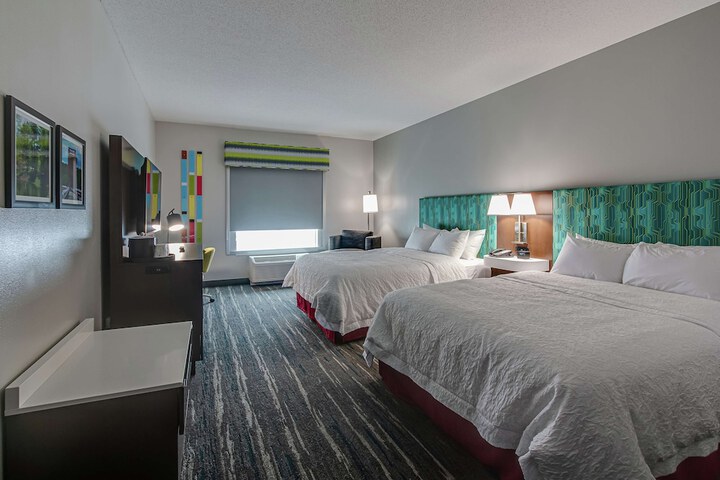 2 Queen Accessible Room with Roll in Shower (3 of 5)
