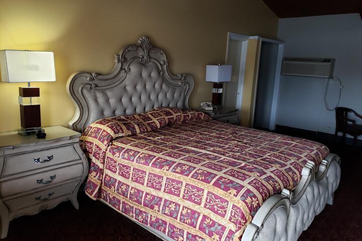 Room 8 of 13