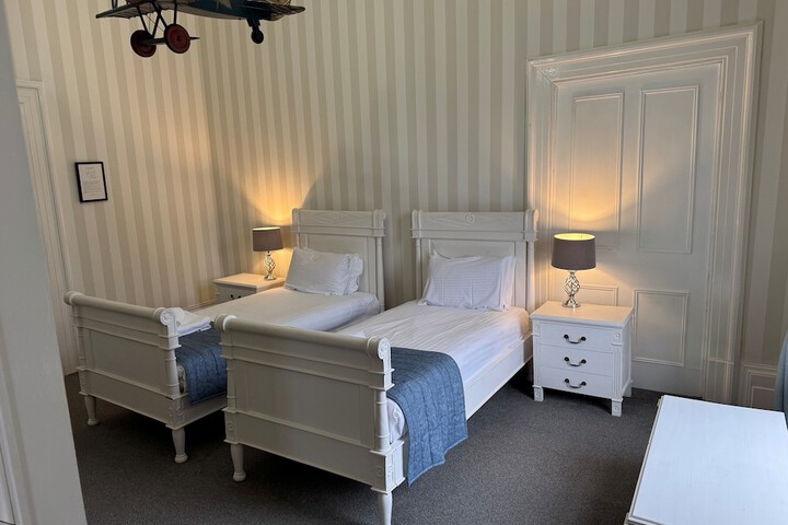 Room 11 of 30