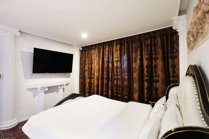 Room 26 of 49