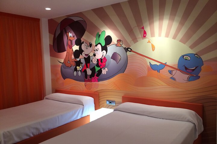 Room 4 of 33