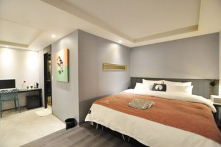 Room 18 of 76