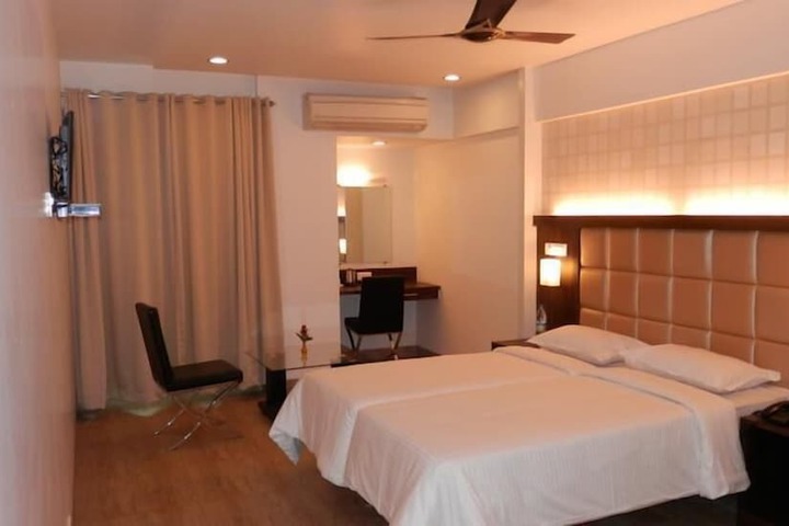 Room 8 of 25