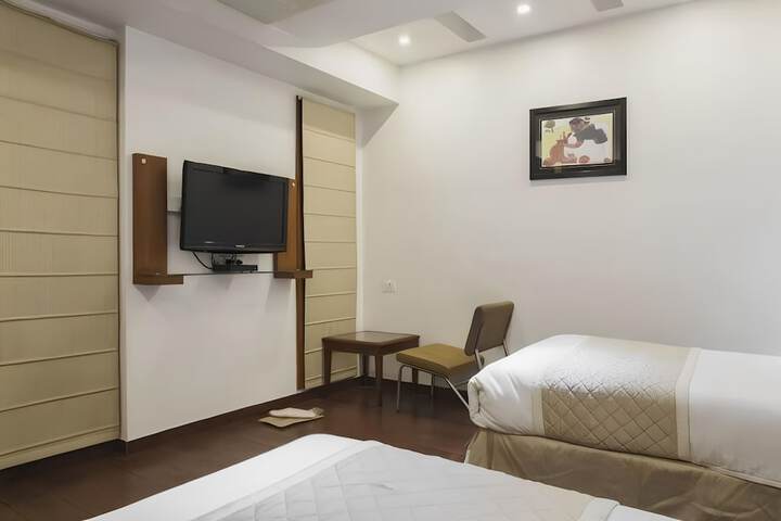 Room 10 of 27