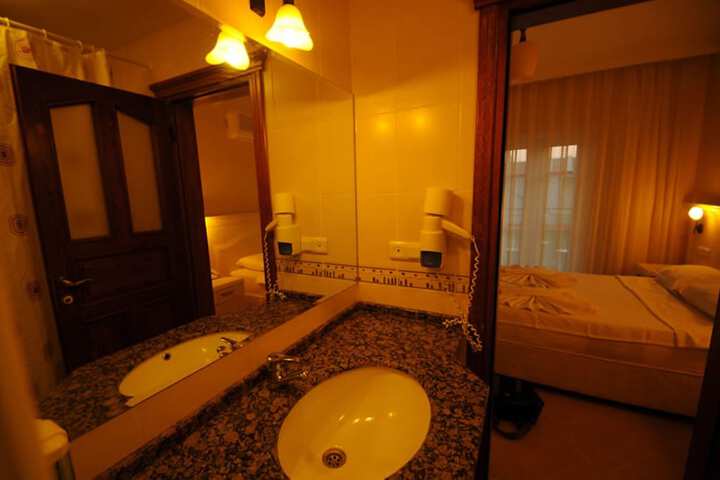 Room 15 of 73