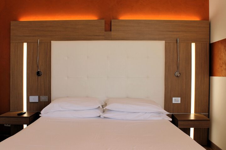 Room 28 of 63