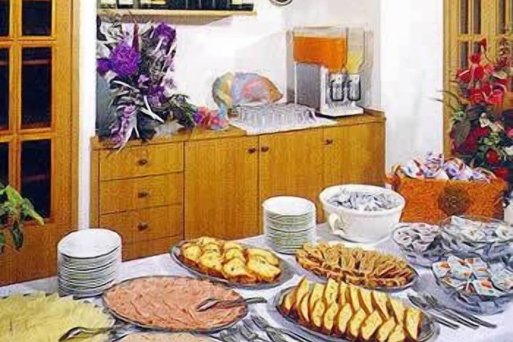Breakfast/Coffee Service 40 of 71