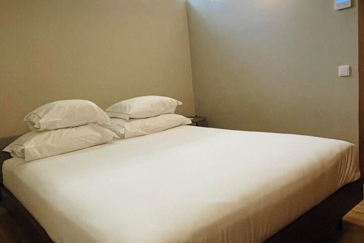 Room 28 of 82
