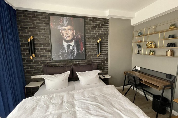 Room 5 of 63