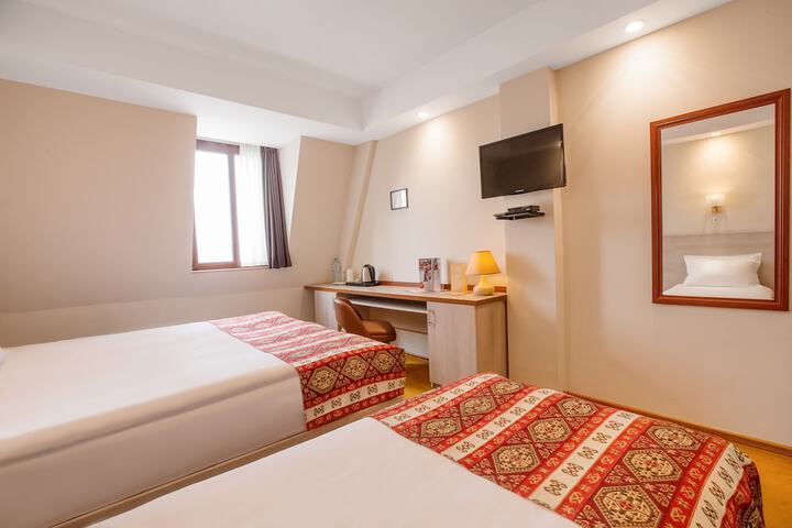 Room 9 of 79