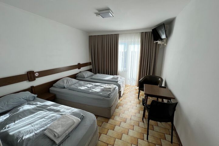 Room 3 of 91