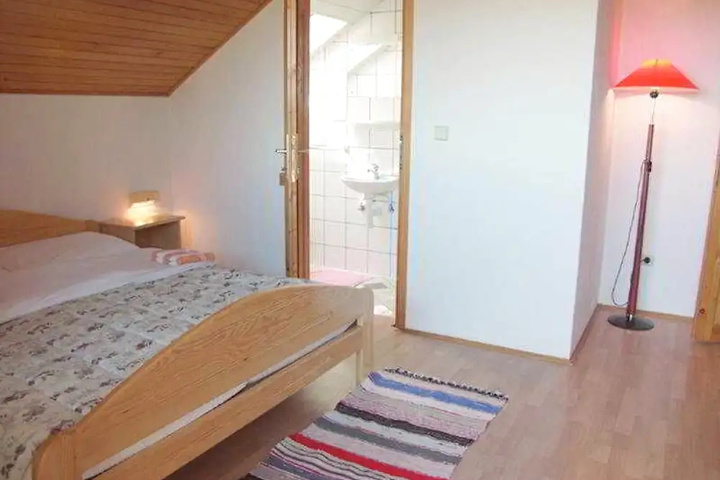 Room 2 of 6