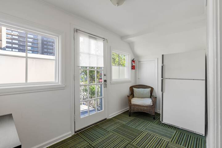 Room 105 of 201