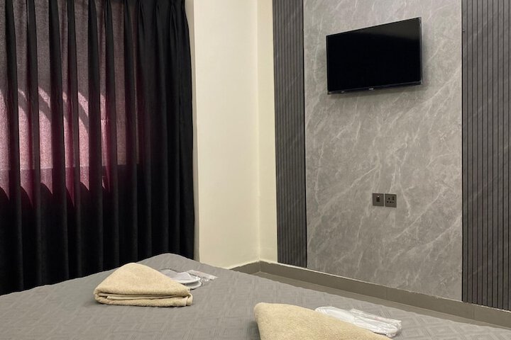 Room 32 of 64