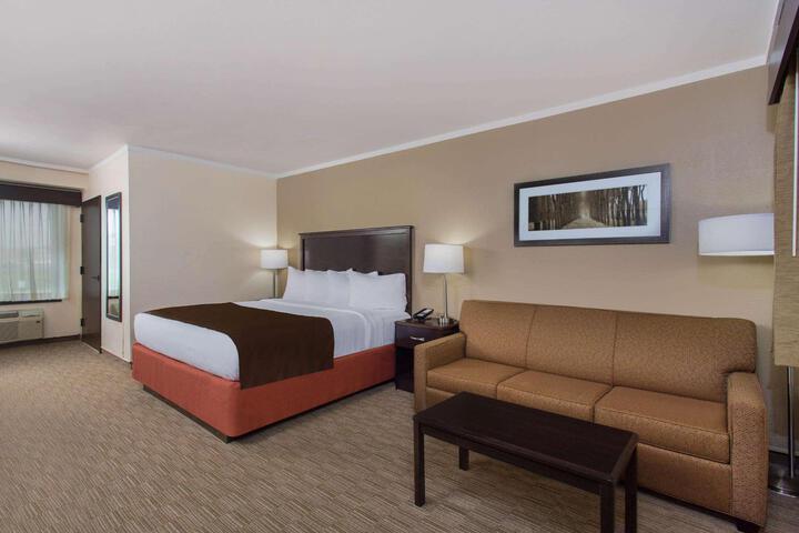 1 King Deluxe Room (10 of 15)