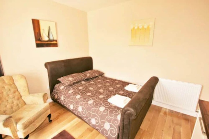 Room 8 of 28