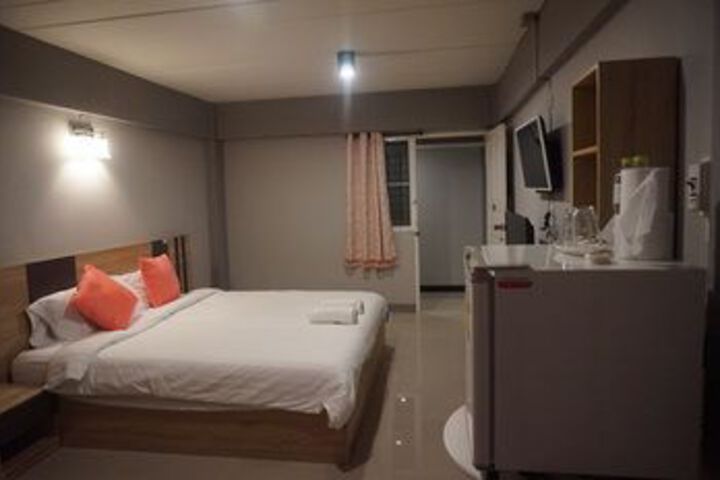 Room 16 of 40