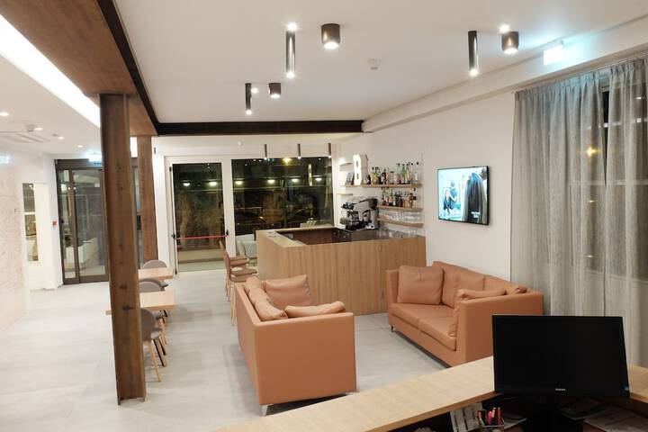 Entrance & Lobby