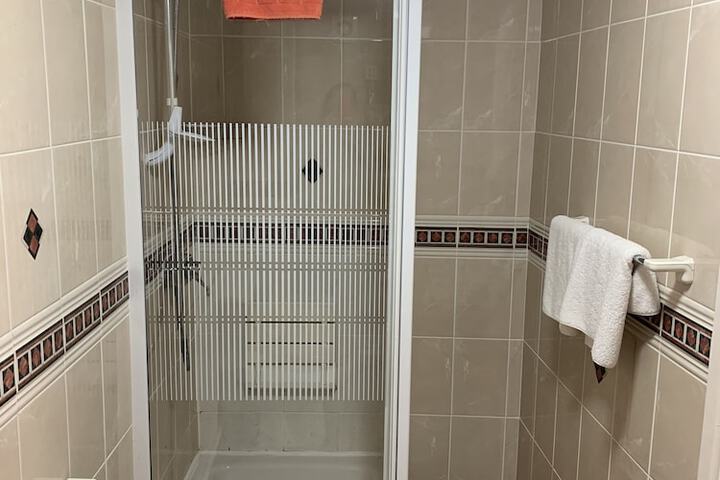 Room 14 of 40