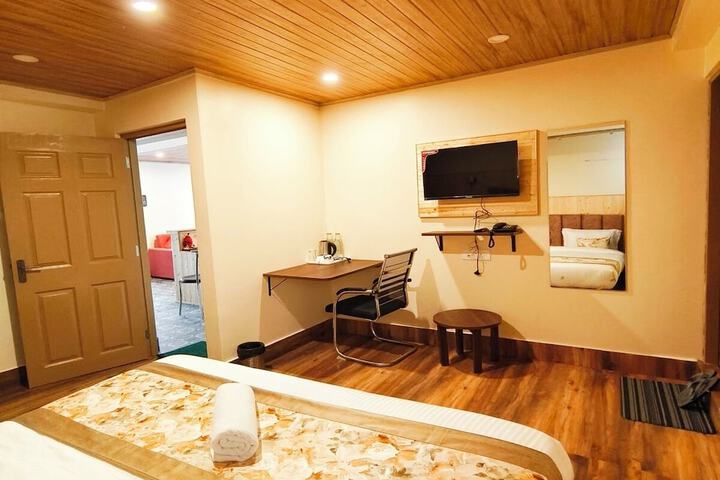 Room 3 of 28