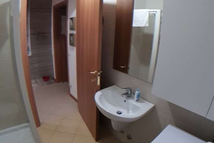 Room 83 of 103
