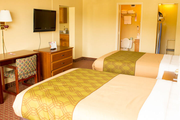 Room 8 of 28