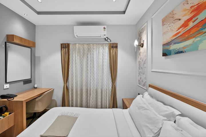Room 15 of 33