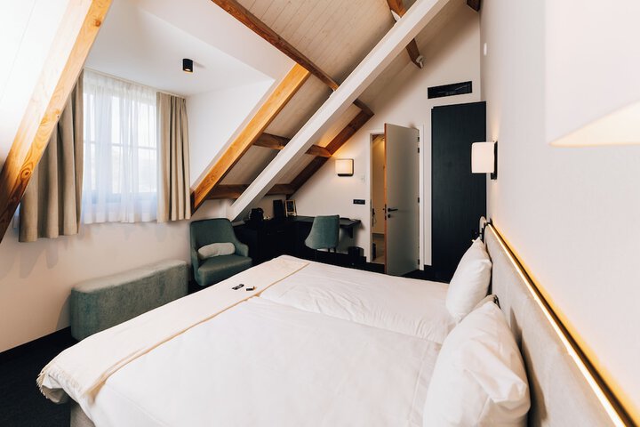 Room 13 of 40