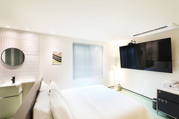 Room 14 of 40