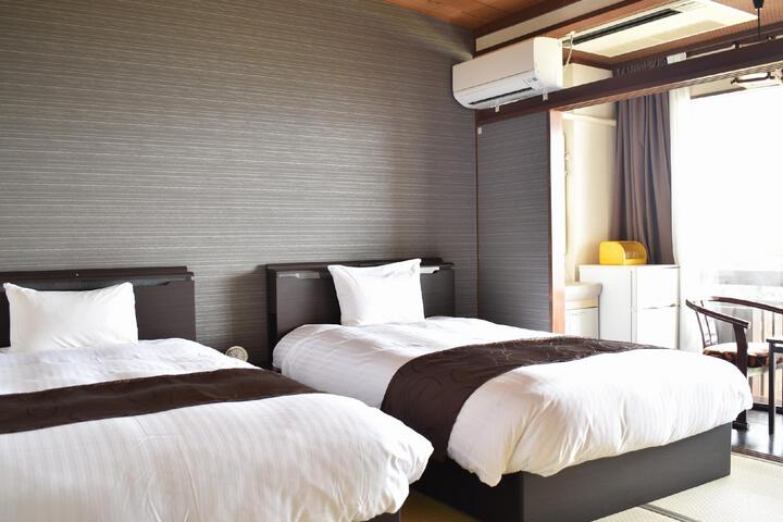 Room 4 of 15
