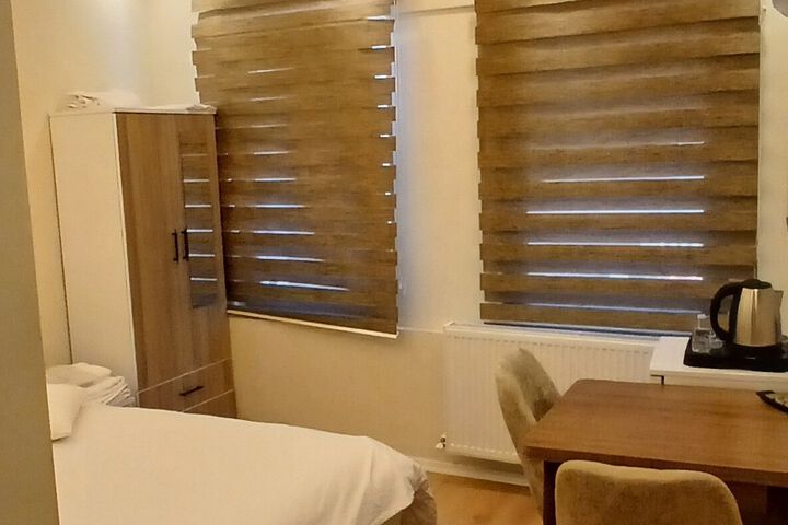 Room 8 of 8